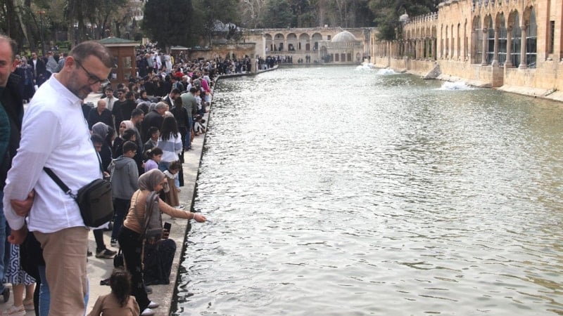 Balıklıgöl temizlenerek ziyaretçilere yeniden açıldı, hafta sonu yoğun ilgi oldu