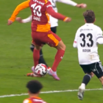 Beşiktaş'tan derbi sırasında hakem kararlarına tepkiler yükseldi