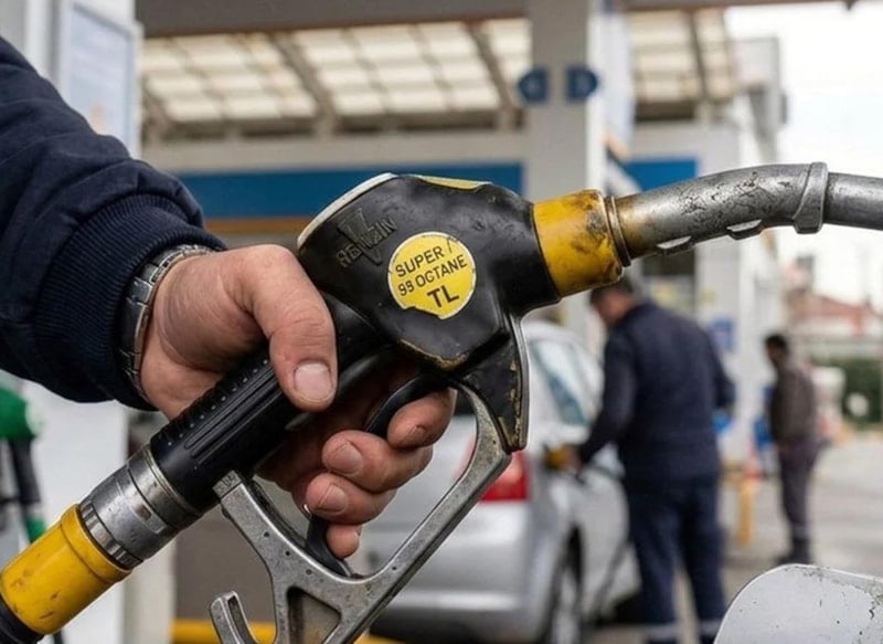 Brent petrol fiyatları, ateşkes sinyalleriyle 105 dolar altına geriledi