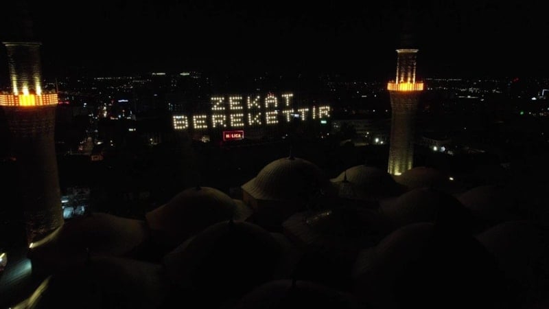 Bursa Ulu Cami'de Mahya Geleneği Uludağ'a Yönlendirildi