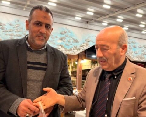 Bursa'da Restoran Sahibi Ramazan Hasılatını Gazze'ye Bağışladı