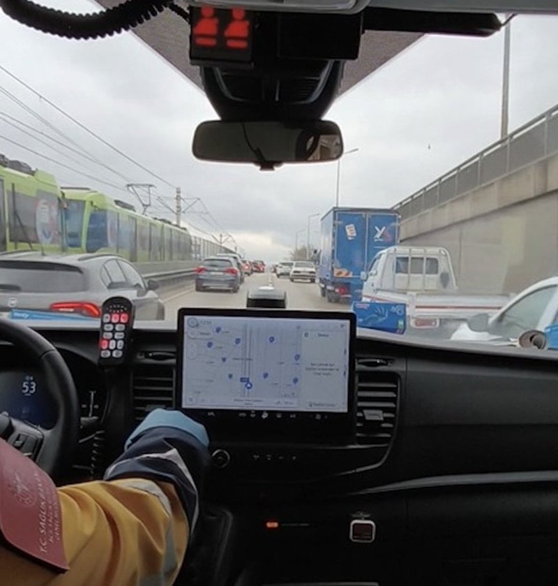Bursa'da Trafikte Fermaur Sistemi Ambulansa Geçiş Sağladı