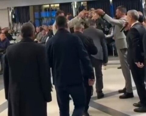 Bursa’daki Silahlı Çatışma Sonrası Taraflar Barış Yemeğiyle Bir Araya Geldi