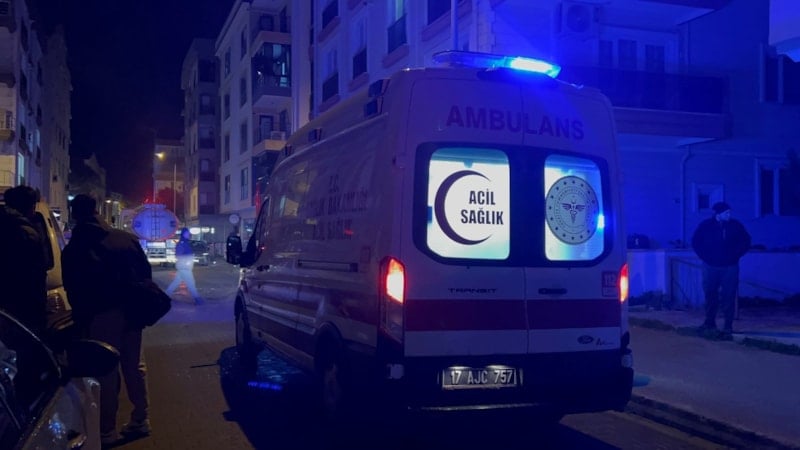 Çanakkale'de Ev Yangınında Mahsur Kalan Birey İtfaiye Ekiplerince Kurtarıldı