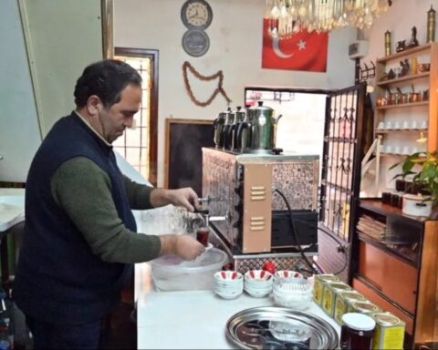 Çay Ocağına Zorunlu Vergi Yükü Getirildi
