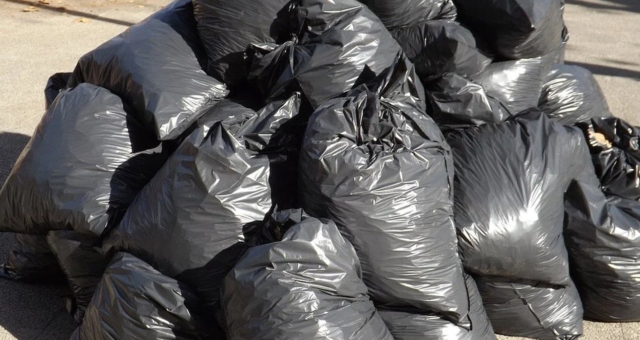 Çin'de Temizlik Sırasında Yanlışlıkla Çöpe Atılan Altınlar 10 Ton Çöp Arasında Bulundu