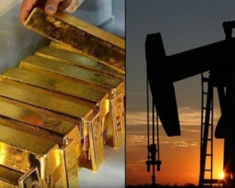 Commerzbank, Altın Fiyat Öngörülerini Artırdı, Petrol Tahminini Düşürdü