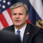 FBI Direktörü Wray'ın Uyarısı: Rus İstihbarat Bağlantılı Siber Operasyonlar Batılı Üst Düzey Yetkililerin Özel İletişim Ağlarını Tehdit Ediyor