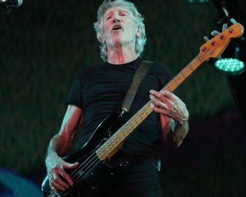 David Gilmour'un Gitarı, Müzayedede Rekor Fiyata Satıldı