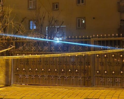 Diyarbakır'da Kolon Sesleri İhbarı Üzerine 51 Kişi Tahliye Edildi