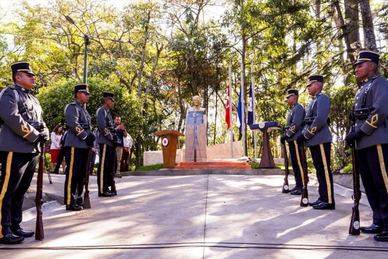 El Salvador'da Atatürk büstüyle Türkiye Parkı açıldı