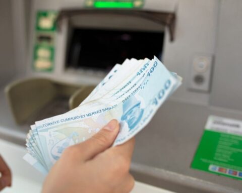 Emekli bayram ikramiyeleri hesaplara yatmaya başladı