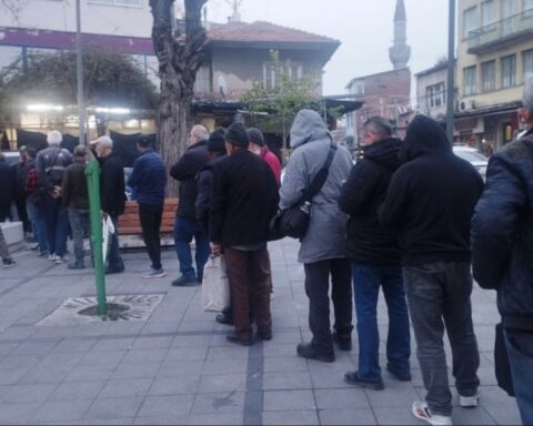 Emeklilerin Barınma Krizi Derinleşiyor: Aylıklar Kiraya Yetmiyor