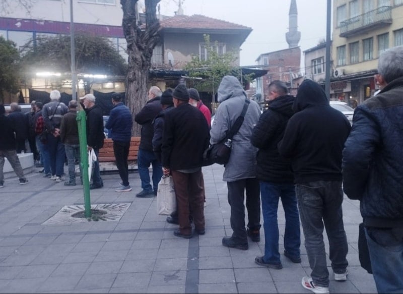 Emeklilerin Barınma Krizi Derinleşiyor: Aylıklar Kiraya Yetmiyor