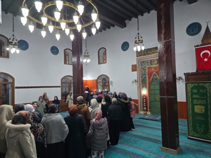 Erzincan'da Kadir Gecesi'nde Sakal-ı Şerif ziyaretçi akınına uğradı