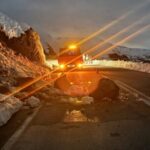 Erzincan'da Yamaçtan Kopan Kayalar Karayoluna Düştü, Araç Sürücüsü Kazadan Kurtuldu