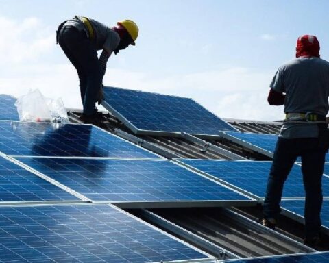 Güneş panellerinin uzun ömrü, enerji verimliliği ve maliyet avantajları sağlıyor