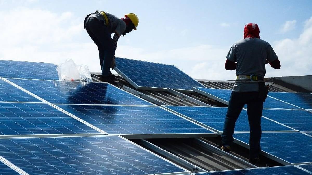 Güneş panellerinin uzun ömrü, enerji verimliliği ve maliyet avantajları sağlıyor