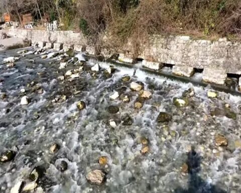 Gürcistan'daki Reprua Nehri Dünyanın En Kısa Akarsuyu Olma Özelliğini Taşıyor