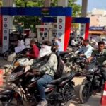 Hindistan'da Yakıt Krizi Yaşanıyor, Halk Sokaklarda İsyan Çıkarıyor