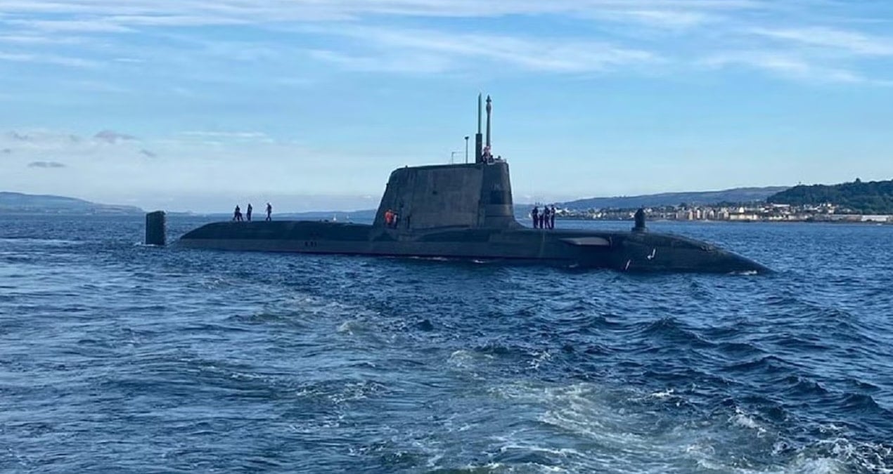 İngiliz Nükleer Denizaltısı Hürmüz Boğazı'na Yakın Konumlandı