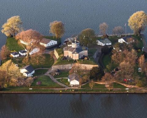 İnsan Yapımı Wilhelmstein Adası: Tarihsel Bir Askeri Yapının İzleri