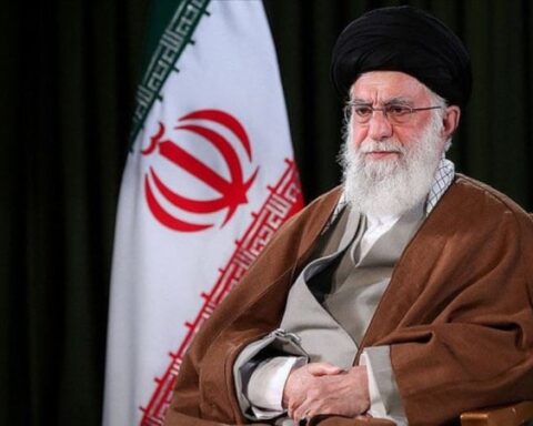 İran'da Hamaney'in Ölümü Sonrası Saldırılar Siyasi Gerilimi Tırmandırıyor