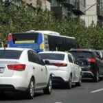 İran'da Hava Saldırıları Sonrası Benzin İstasyonlarında Uzun Kuyruklar Oluştu