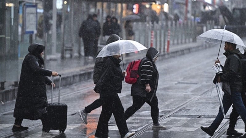 İstanbul için yağış uyarısı: Şemsiyelerinizi hazırlayın