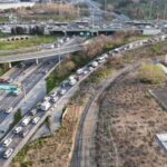 İstanbul'da Çobançeşme Kavşağı'nda akşam trafiği yoğunluğu sürücüleri çileden çıkardı