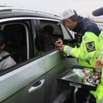 Kapadokya’da Jandarma Ekipleri Bayramda Turistleri Şeker ve Kolonya ile Karşıladı