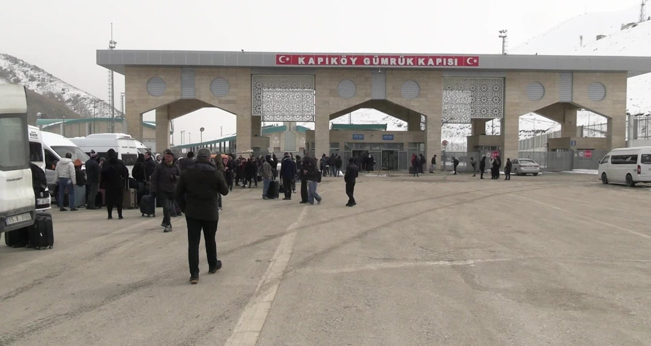 Kapıköy Sınır Kapısı'nda İranlıların Türkiye'ye geçişleri artıyor