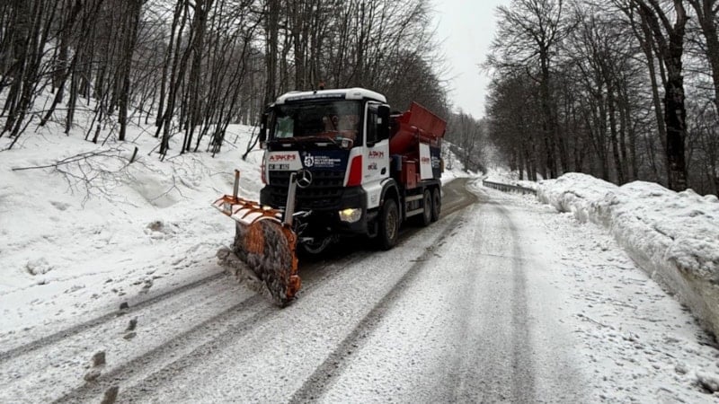 Kartepe'de Nisan Öncesi Erken Kar Yağışı Turizm Hareketliliğini Artırdı