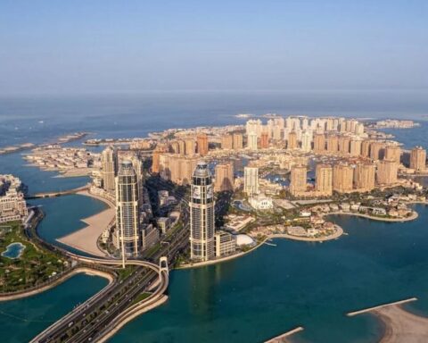 Katar, Stratejik Ürünlerin Üretimini Geçici Olarak Durdurdu