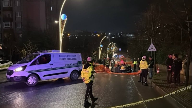 Kocaeli'de Trafiğe Kapalı Yolda Motosikletin Sürücüsü Beton Bariyere Çarparak Hayatını Kaybetti