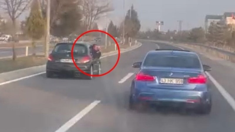 Kütahya'da Seyir Halindeyken Video Çeken İki Sürücüye Toplam 9 Bin TL Ceza Verildi