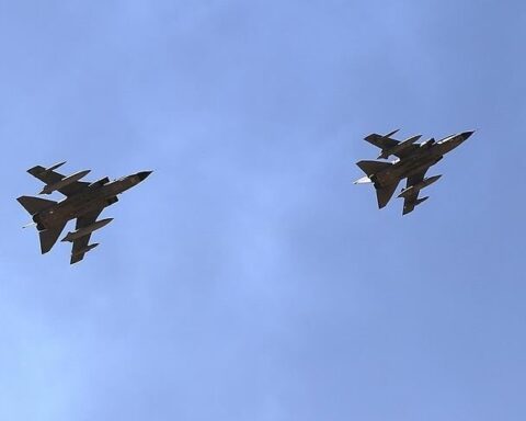 Kuveyt'te ABD'nin F-15 Uçaklarına Yönelik Saldırılar Artıyor