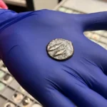 Leeds'te Bulunan 2 Bin Yıllık Antik Sikke, Tarihsel Değerini Ortaya Koyuyor