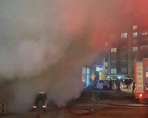 Malatya'da konteyner yangını itfaiye ekipleri tarafından söndürüldü