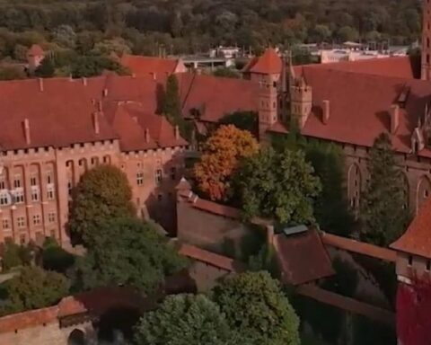 Malbork Kalesi: Avrupa'nın Tarihinde Güç ve Yeniden Doğuşun Simgesi