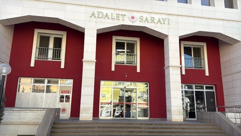 Manisa'da Atatürk'e hakaret ettiği öne sürülen felsefe öğretmeni tutuklandı
