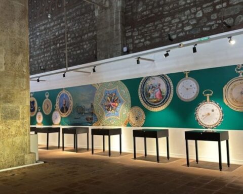 Mehmet Çebi Koleksiyonu’ndan cep saatleri sergisi İstanbul'da sanatseverlerle buluşuyor