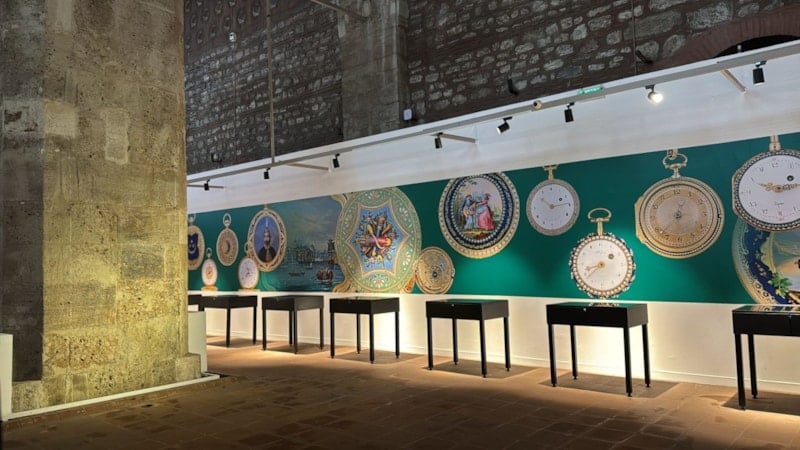 Mehmet Çebi Koleksiyonu’ndan cep saatleri sergisi İstanbul'da sanatseverlerle buluşuyor