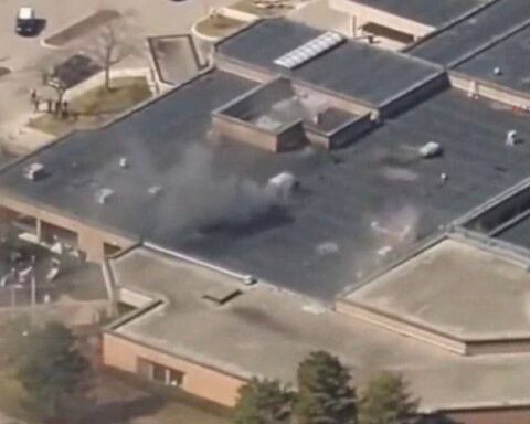 Michigan'da Sinagoga Araçla Çarpma ve Silahlı Saldırı Olayı