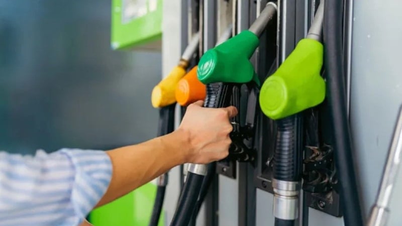 Motorin litre fiyatına gece yarısı zam yapıldı, yeni fiyatlar güncellendi