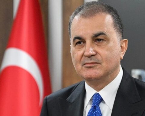 Ömer Çelik'ten Özgür Özel'e sert eleştiri: Siyaseti zehirleme konusunda yetenekli