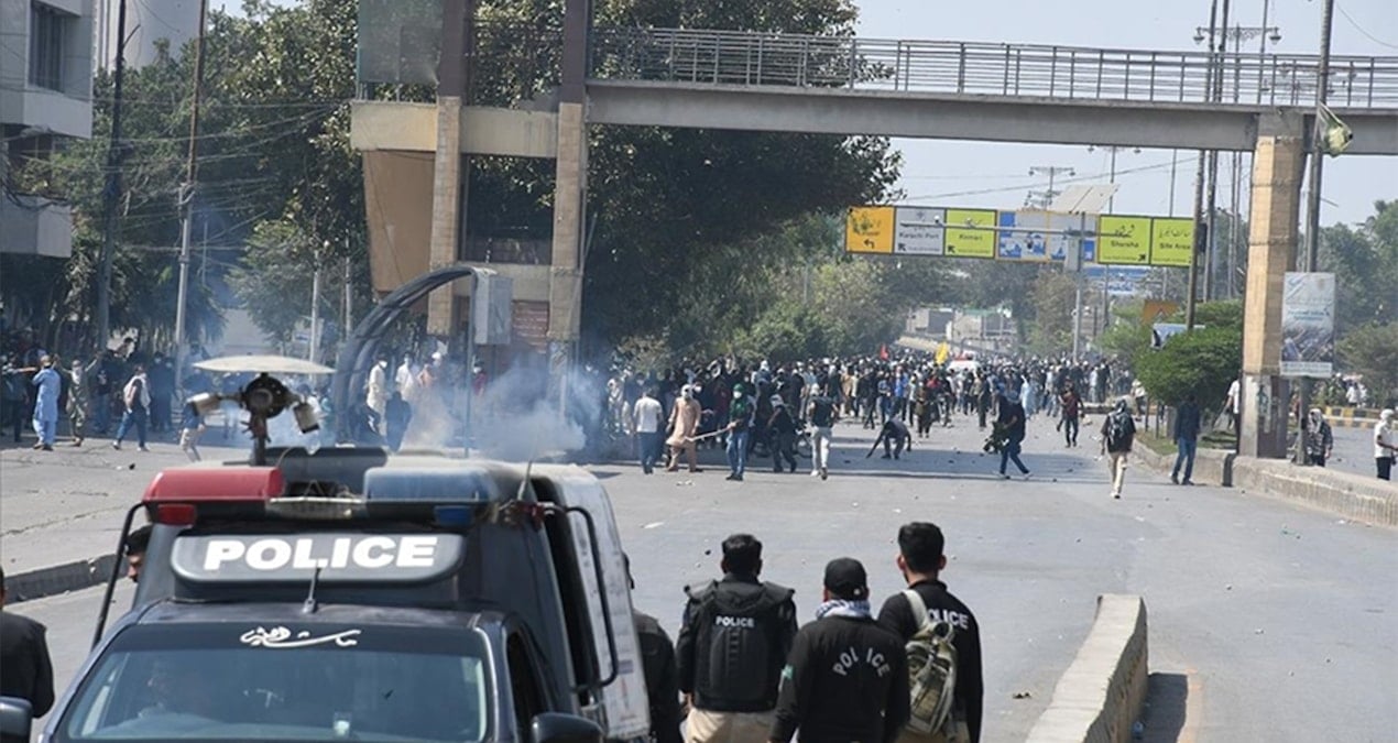 Pakistan'da ABD Konsolosluğu önünde protesto gösterileri: 9 ölü, birçok yaralı