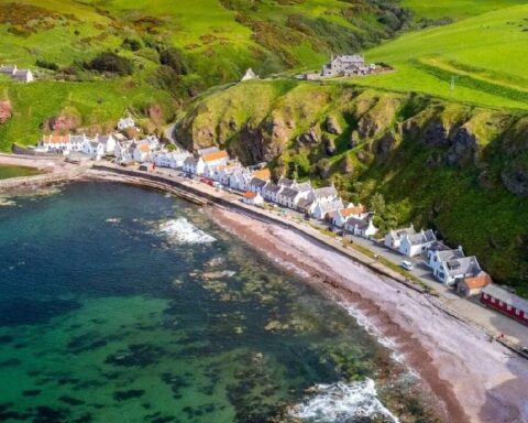 Pennan: Minimalist Yerleşim Planıyla Doğal Güzelliklerin Cazibe Merkezi