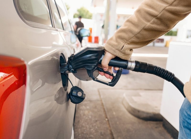 Petrol Fiyatlarındaki Sert Düşüşe Rağmen Akaryakıt Zamları Geldi