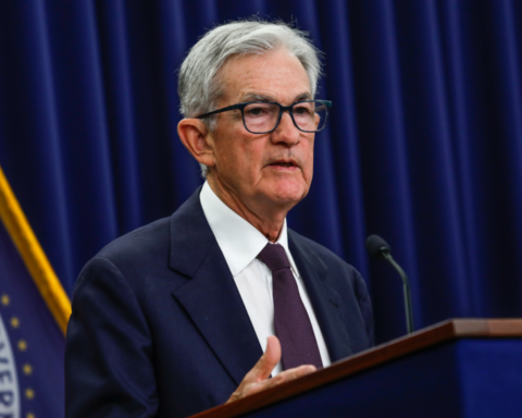 Powell: Orta Doğu Gelişmeleri Benzin Fiyatlarını Etkileyecek, Bekle-gör Modundayız